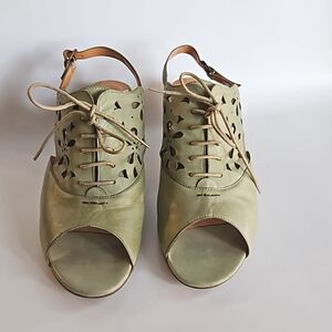 2in moss green leather block heel sling back shoes by Everybody size 39.5